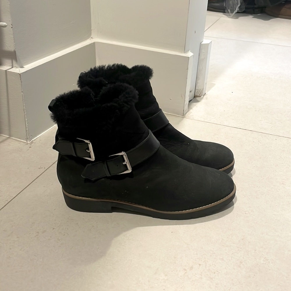 Dune London women’s faux fur trimmed winter bootie with buckle size 9